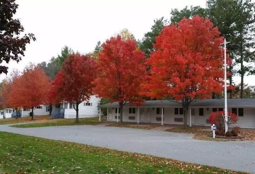 West Winds Motel & Cottages