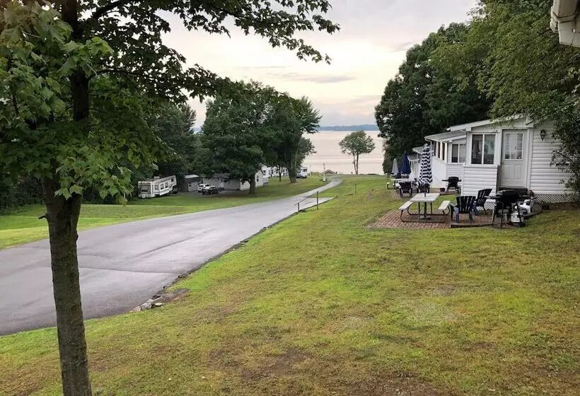 West Winds Motel & Cottages