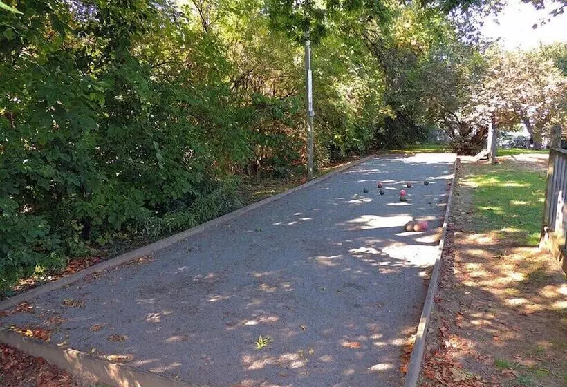 West Winds Motel & Cottages