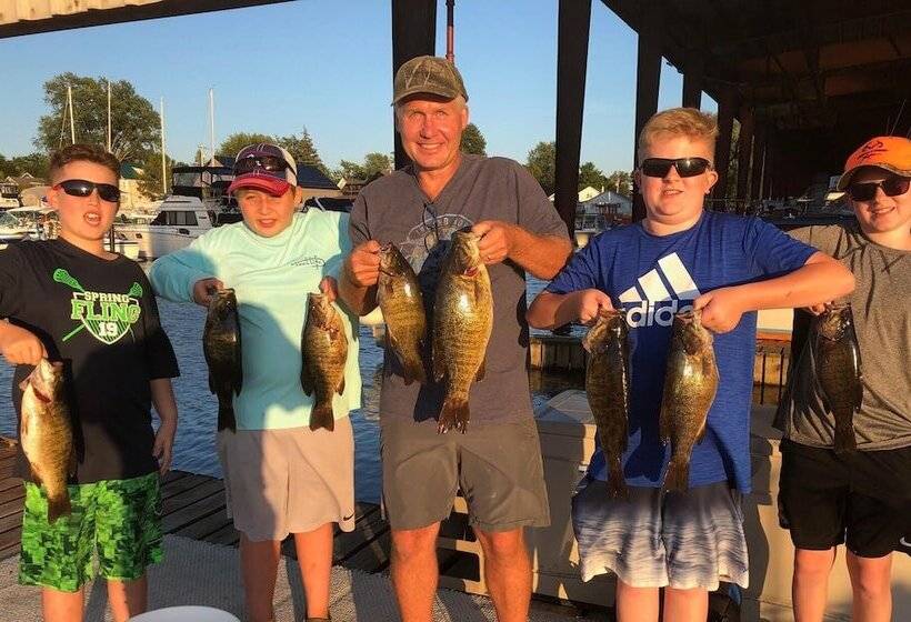 West Winds Motel & Cottages