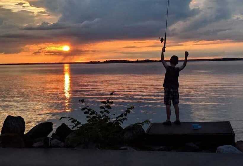 West Winds Motel & Cottages