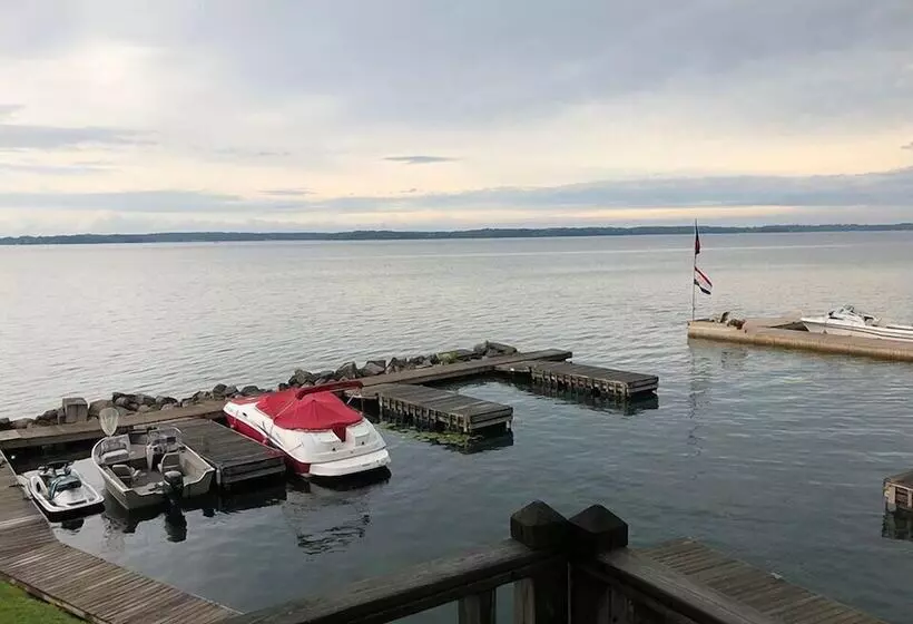 West Winds Motel & Cottages