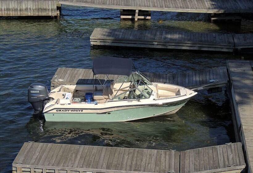 West Winds Motel & Cottages