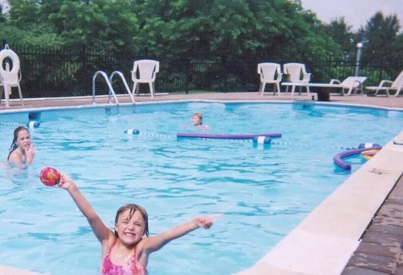 West Winds Motel & Cottages