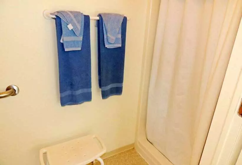 West Winds Motel & Cottages