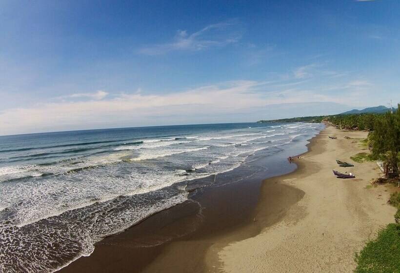 هتل Azul Surf Club