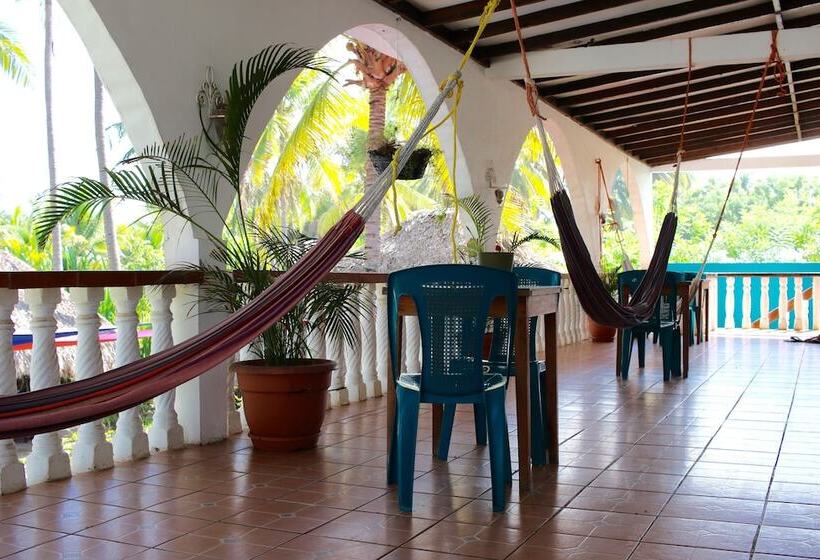 هتل Azul Surf Club