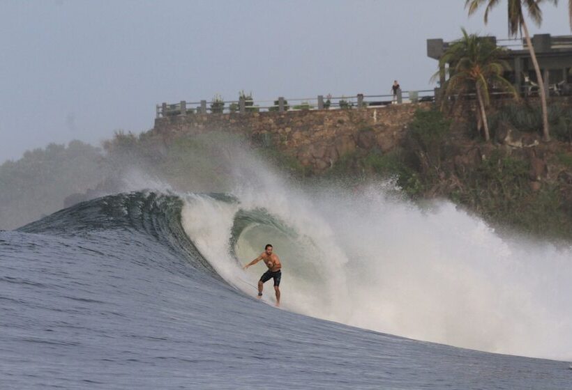 هتل Azul Surf Club