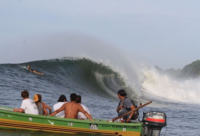 هتل Azul Surf Club