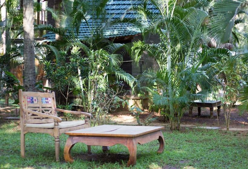 هتل Leela Cottages