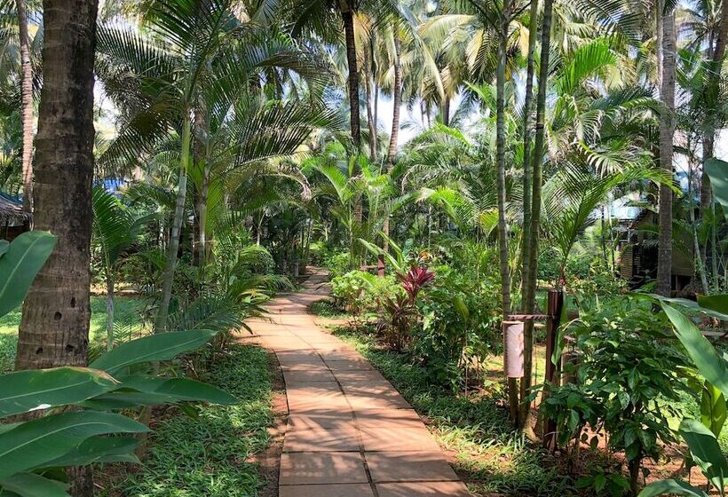 هتل Leela Cottages