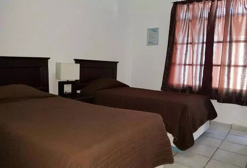 هتل Marina Topolobampo