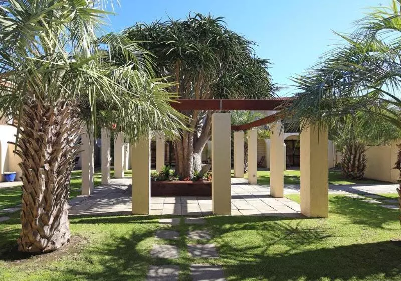 Отель Onetangi Beach Apartments