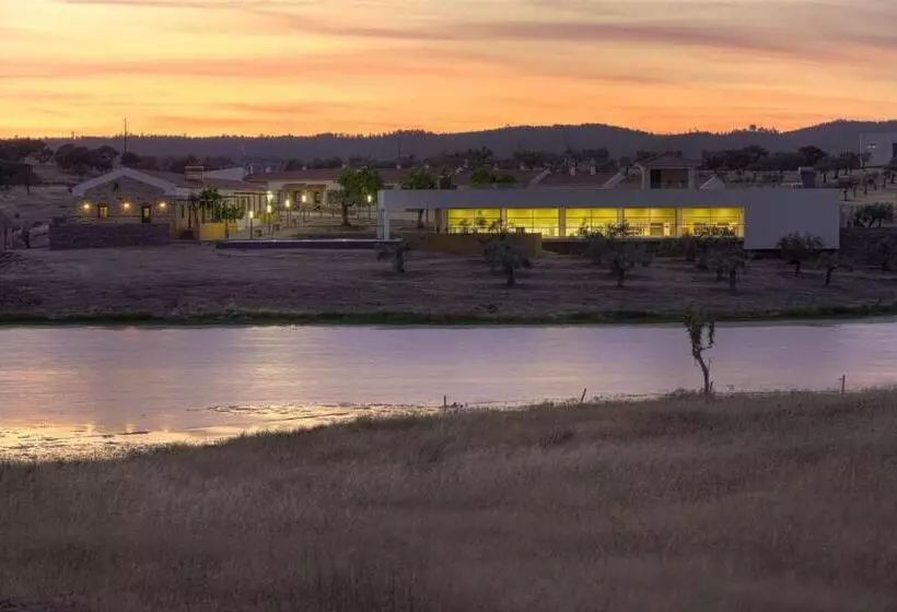 هتل روستایی Herdade Da Urgueira