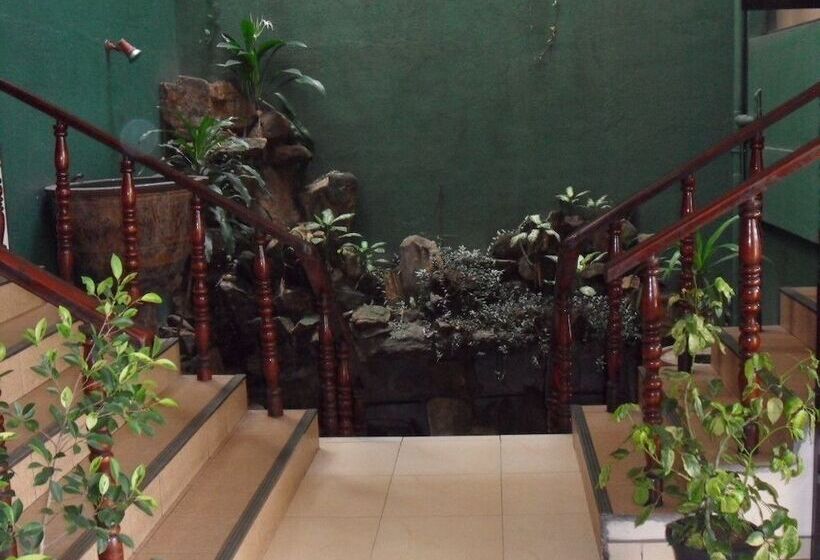 בית מלון כפרי Salika Inn