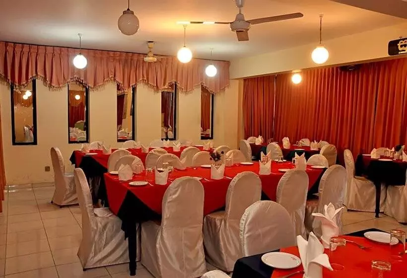 هتل Salika Inn