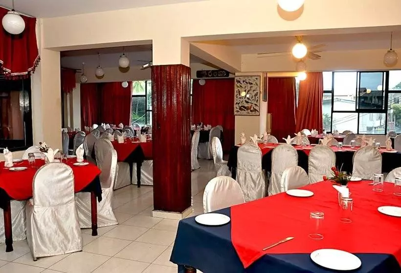 هتل Salika Inn