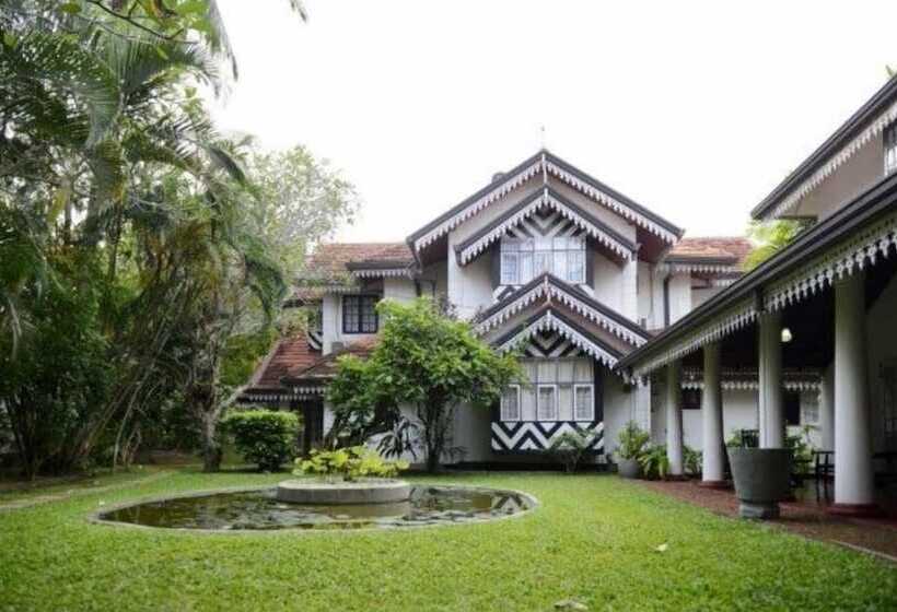 Отель Warahena Walauwa