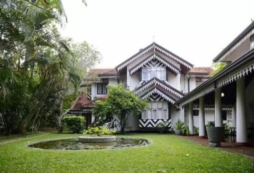 Hotel Warahena Walauwa