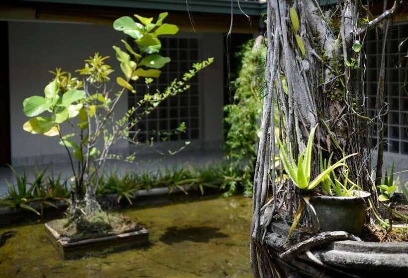 Отель Warahena Walauwa