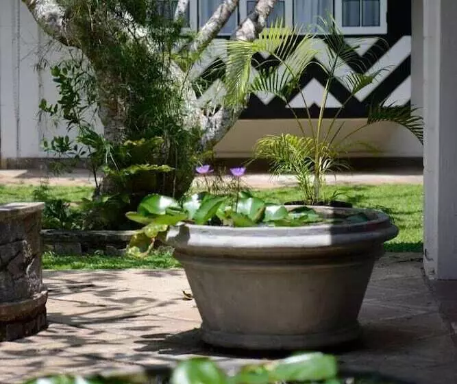 Hotel Warahena Walauwa