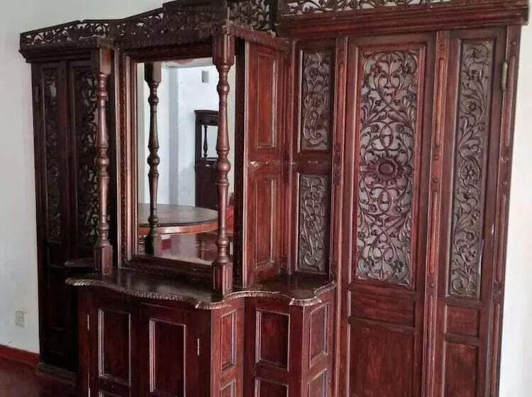 Hotel Warahena Walauwa