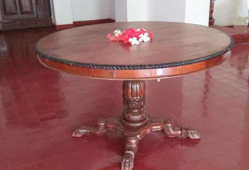 Отель Warahena Walauwa