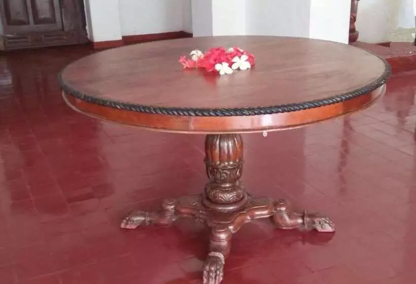 Hotel Warahena Walauwa