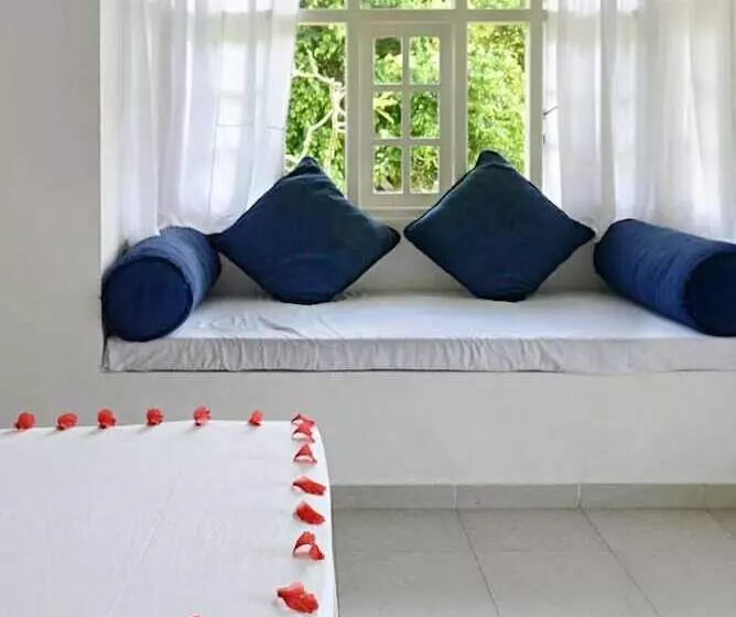 Hotel Warahena Walauwa