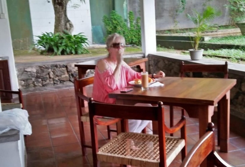 Отель Warahena Walauwa