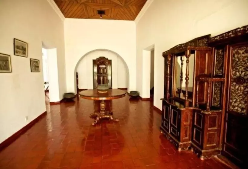 Hotel Warahena Walauwa