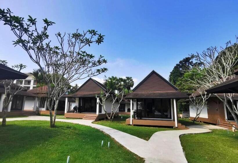 Nana Beach Hotel & Resort