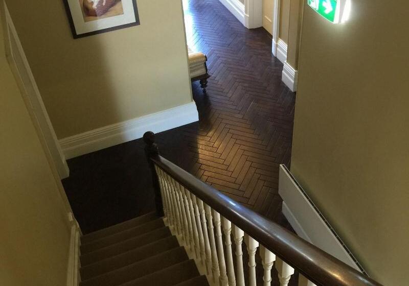 بنسيون Clydesdale Manor