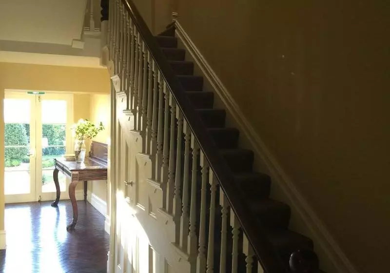 پانسیون Clydesdale Manor