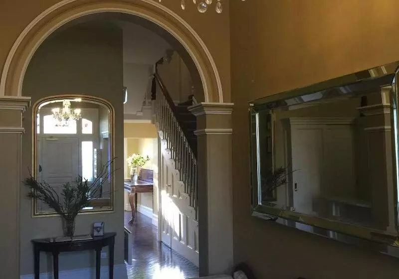 پانسیون Clydesdale Manor