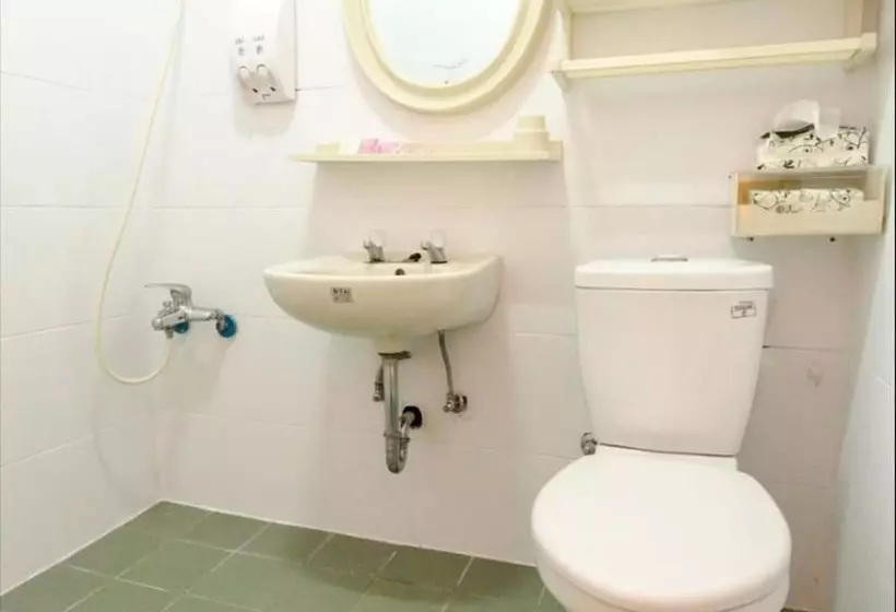 تختخواب و صبحانه Pthles Guest House