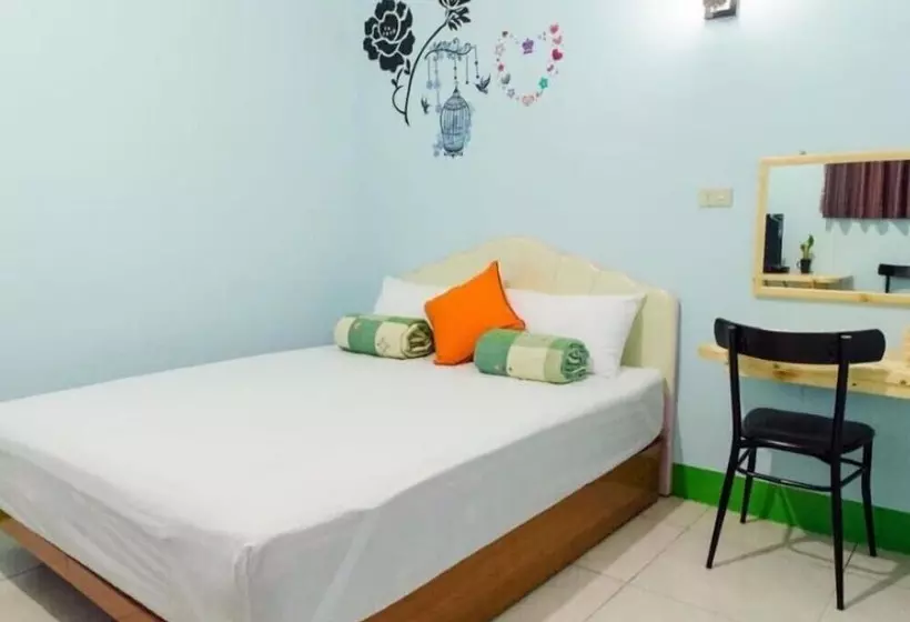 تختخواب و صبحانه Pthles Guest House