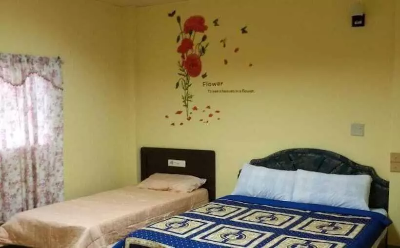 تختخواب و صبحانه Pthles Guest House