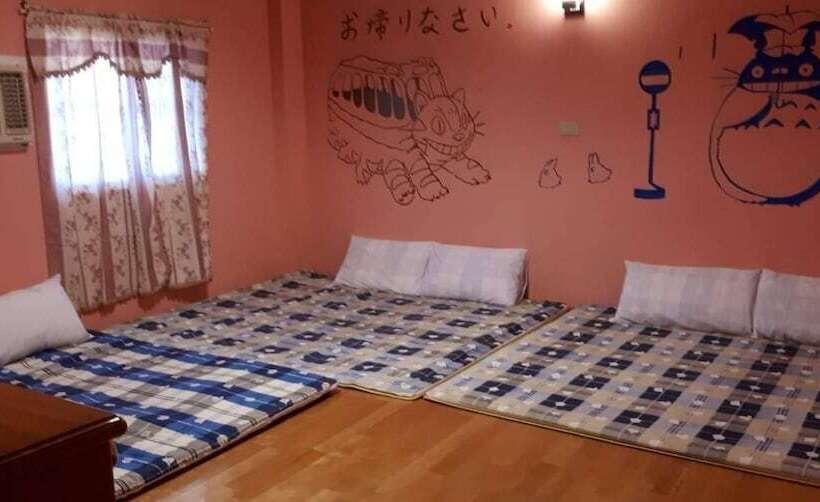 تختخواب و صبحانه Pthles Guest House