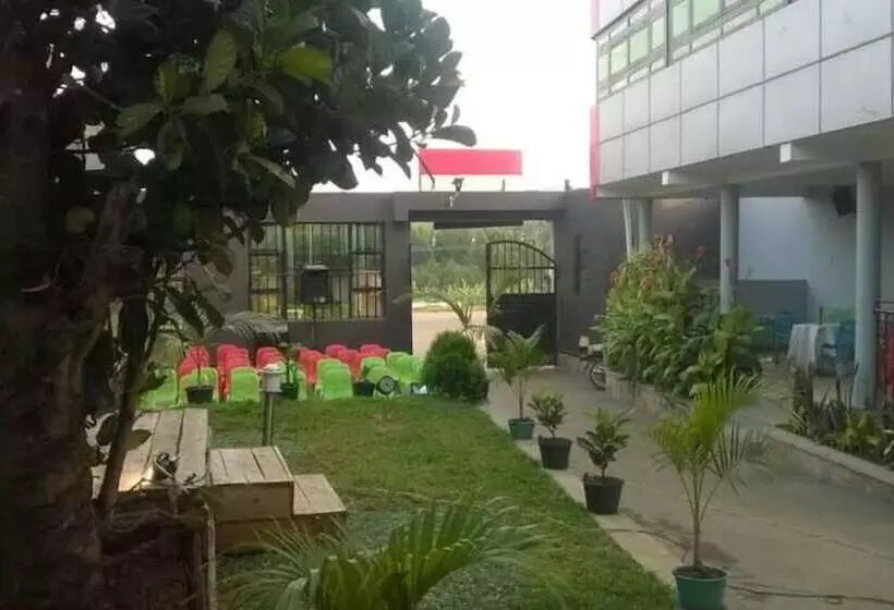 هتل Leisure Village