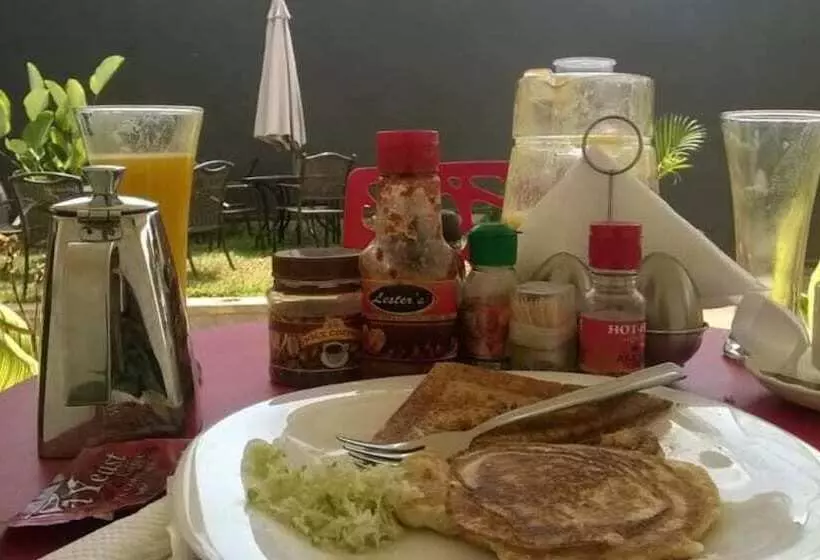 هتل Leisure Village