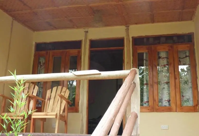 هتل Nshongi Camp