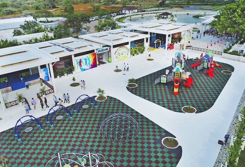 هتل Ocean Village 13