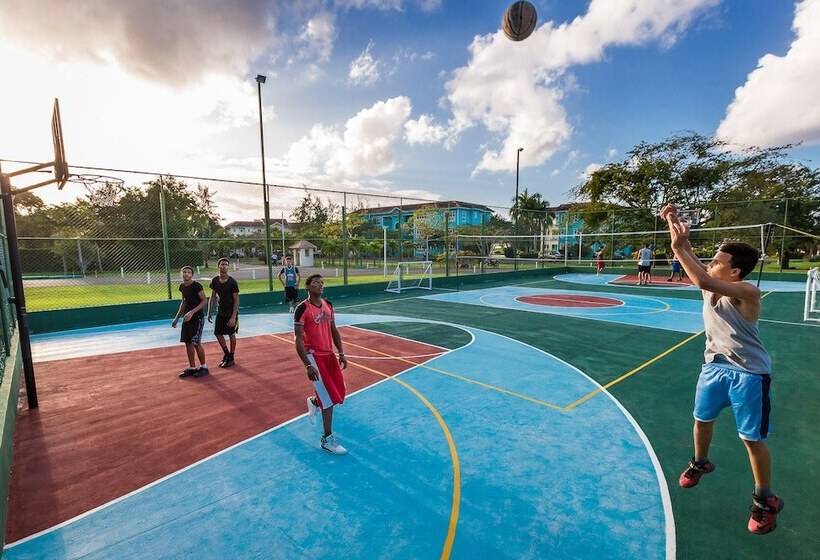 هتل Ocean Village 13