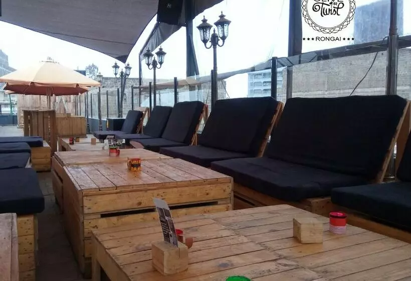 هتل Olive Or Twist Lounge