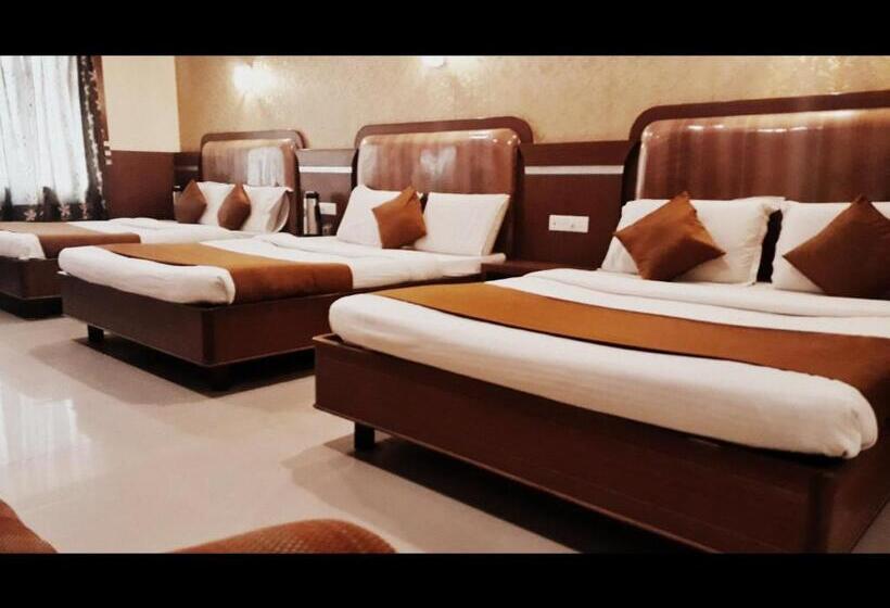 ホテル Vishal Plaza