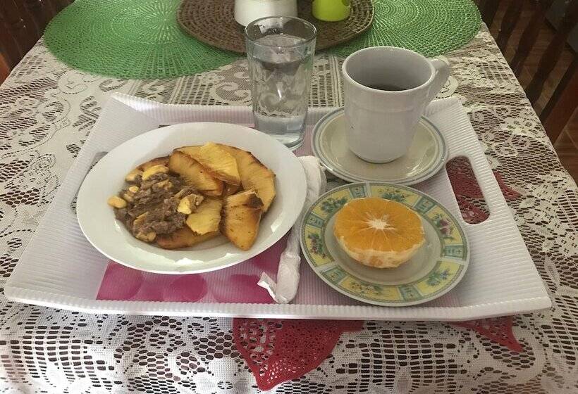 پانسیون Laura S Place