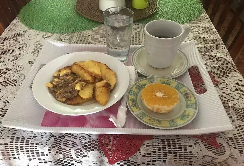 پانسیون Laura S Place