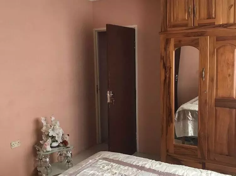 پانسیون Laura S Place