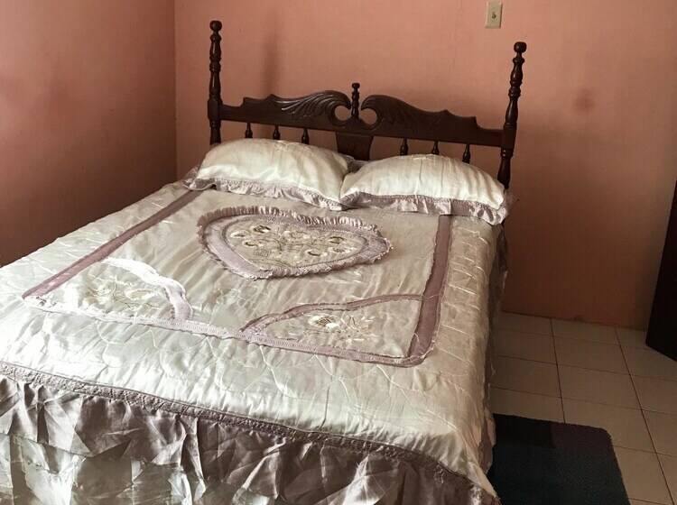 پانسیون Laura S Place